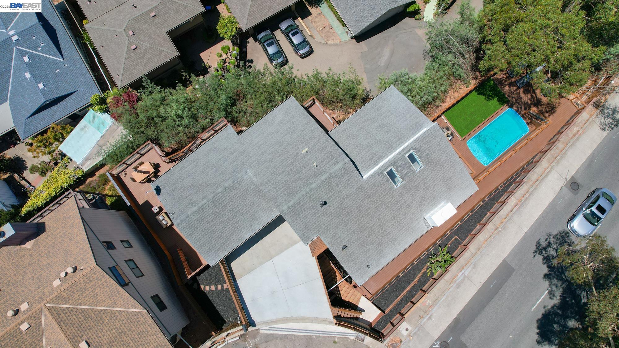 4384 Redwood Road Oakland, CA 94619 - Photo 4 of 54