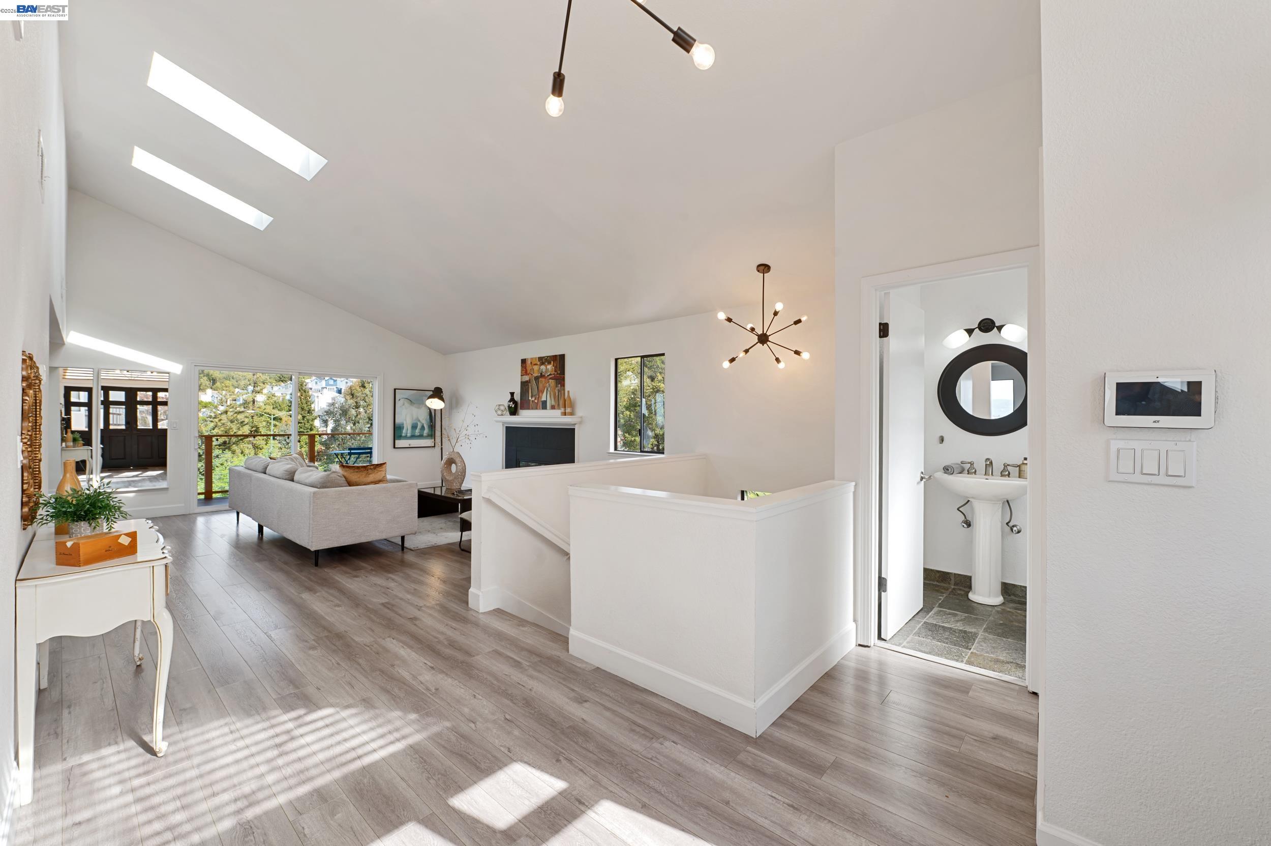 4384 Redwood Road Oakland, CA 94619 - Photo 8 of 54