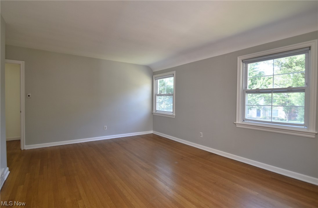 2295 Loyola Road Cleveland, OH 44118 - Photo 19 of 34