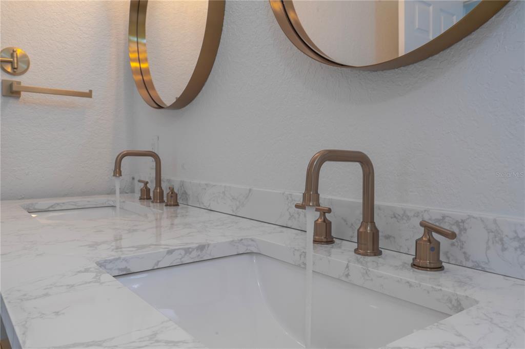 1395 Davis Road Dunedin, FL 34698 - Photo 16 of 32 Gallery Image 16