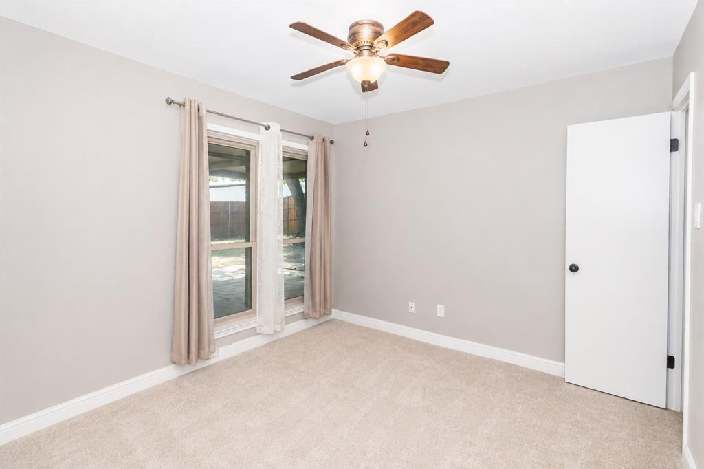 6545 Los Rios Drive Mesquite, TX 75150 - Photo 5 of 9 Light gray wall color with white trim