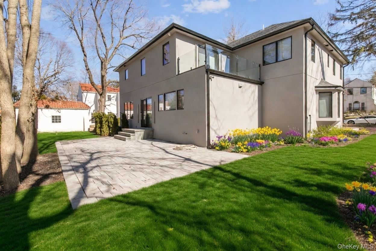 1 Bentley Road Great Neck, NY 11023 - Photo 31 of 34 a front view of a house with garden