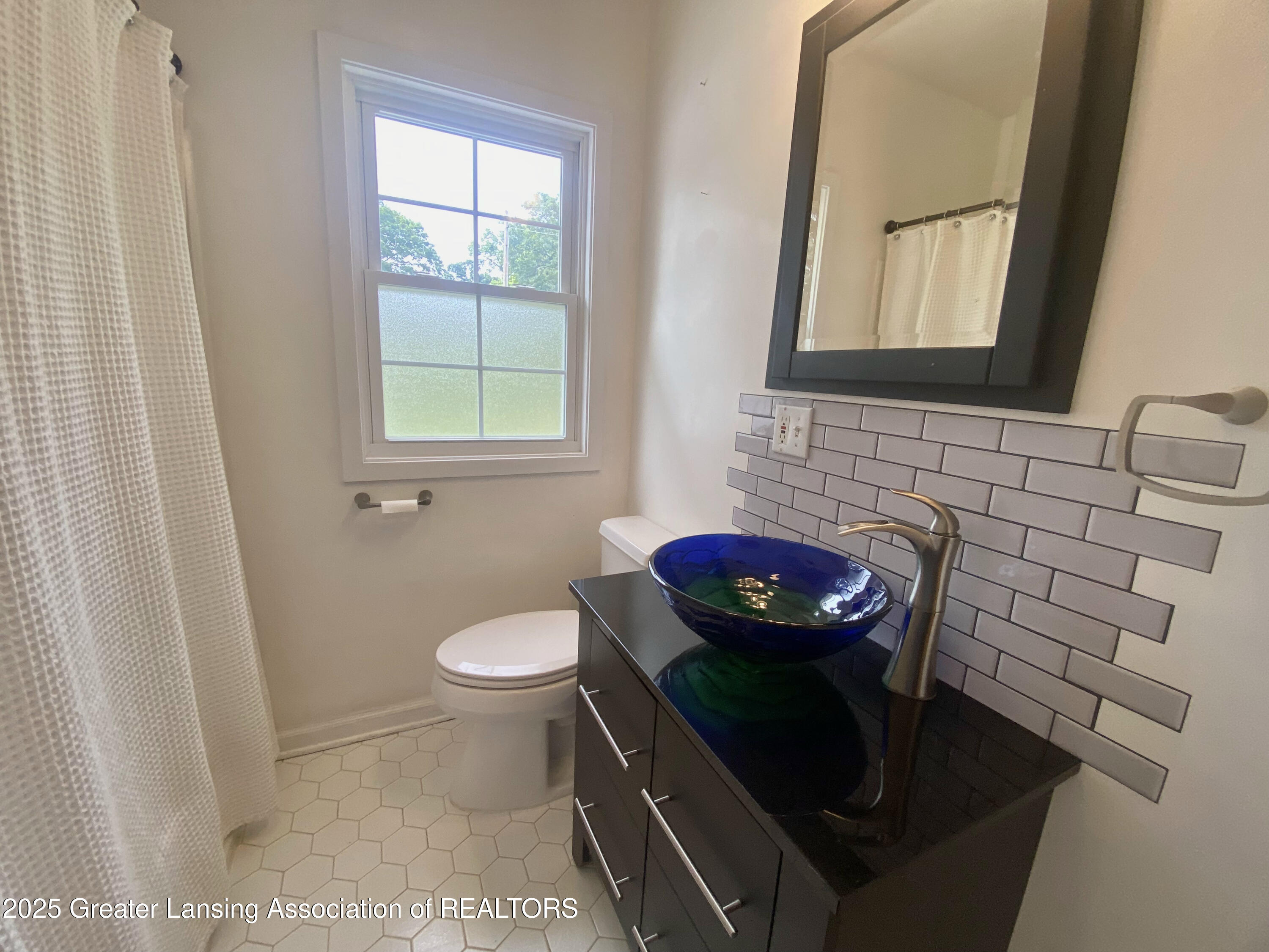 2031 Cumberland Road Lansing, MI 48906 - Photo 24 of 50 Bathroom