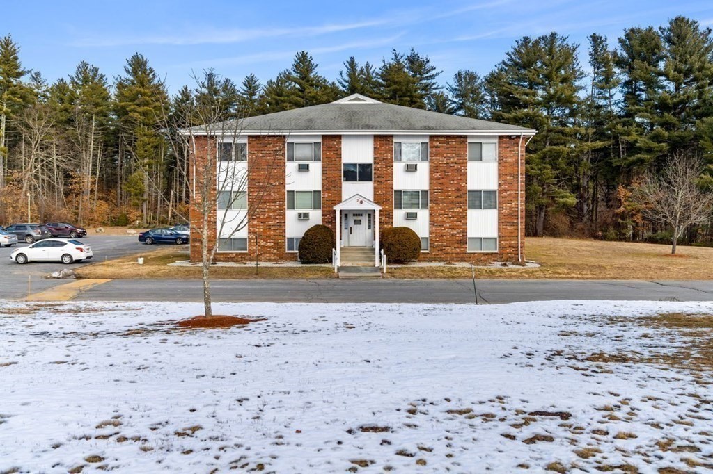 5 Turnpike Road, Unit 210 Townsend, MA 01469 - Photo 20 of 29 a front view of a house with a yard