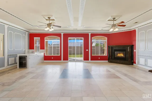 a view of an entryway with a livingroom