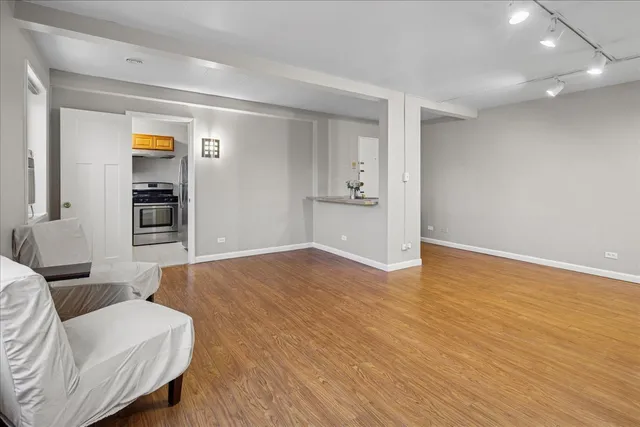 $110,000 | 7206 Oak Avenue, Unit 4SE, River Forest, IL 60305