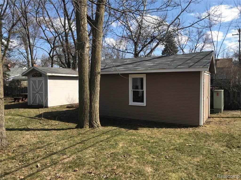 327 1st Street Rochester, MI 48307 - Photo 3 of 11