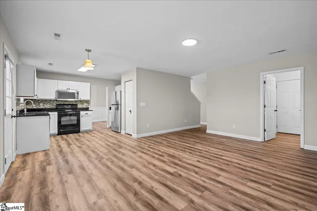 $325,000 | 410 Revis Creek Court, Simpsonville, SC 29681