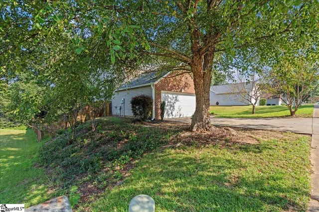 $325,000 | 410 Revis Creek Court, Simpsonville, SC 29681