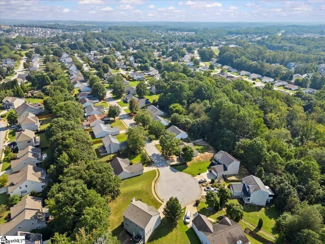 $325,000 | 410 Revis Creek Court, Simpsonville, SC 29681