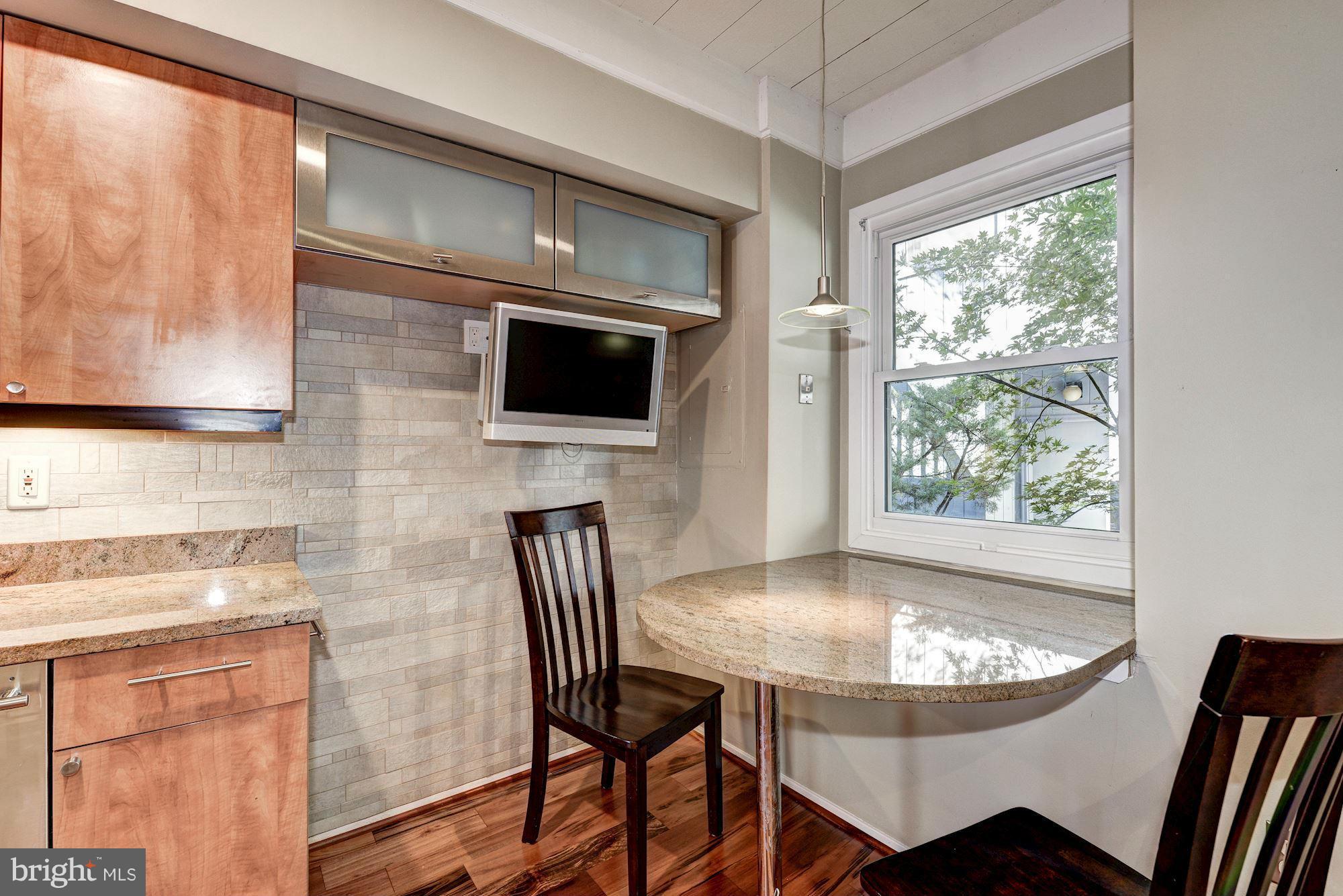11141 Timberhead Court Reston, VA 20191 - Photo 5 of 30 Kitchen with eat-in area