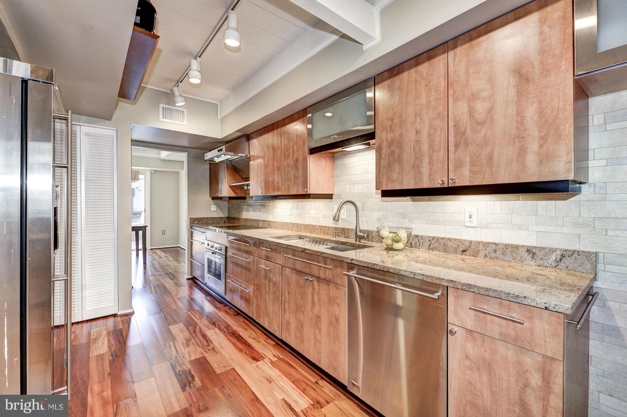 11141 Timberhead Court Reston, VA 20191 - Photo 6 of 30 Updated cabinets and granite countertops