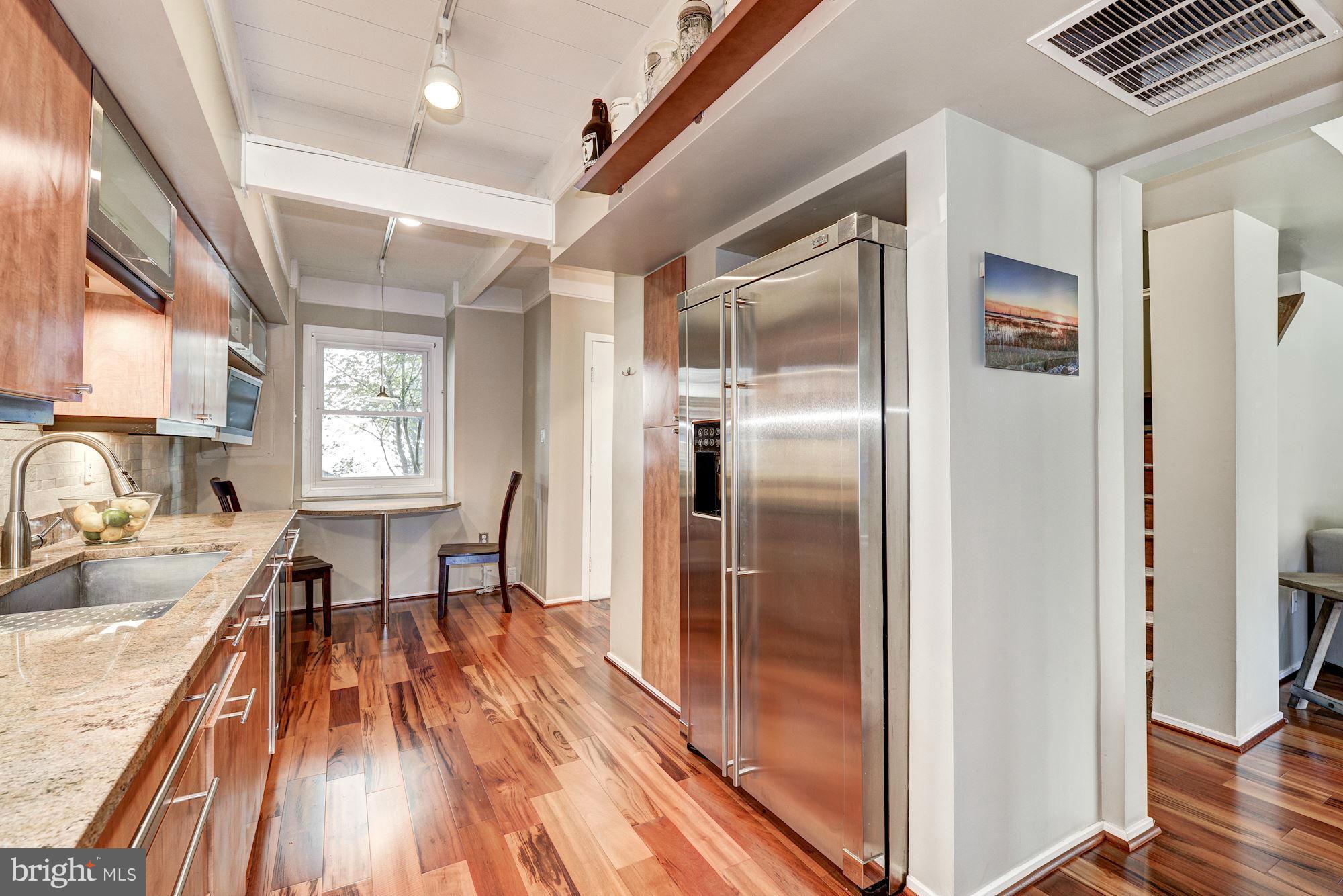 11141 Timberhead Court Reston, VA 20191 - Photo 7 of 30 Stainless steel appliances
