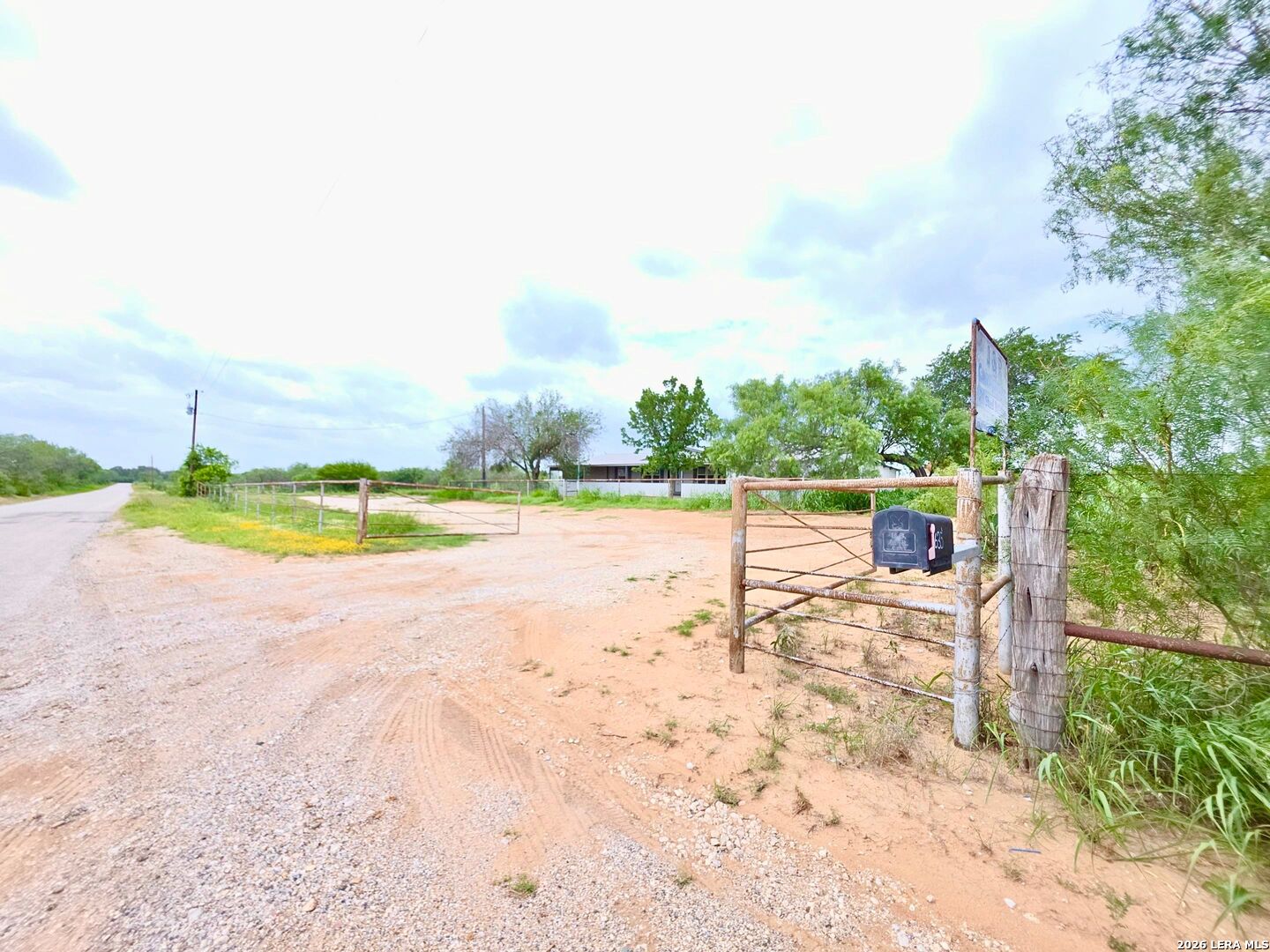 635 East Ditto Road Poteet, TX 78065 - Photo 2 of 22