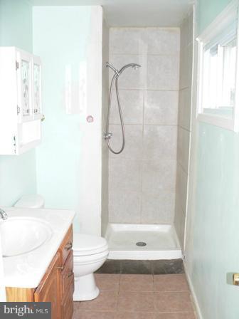 803 North York Road Sterling, VA 20164 - Photo 13 of 16 Bath (Master)