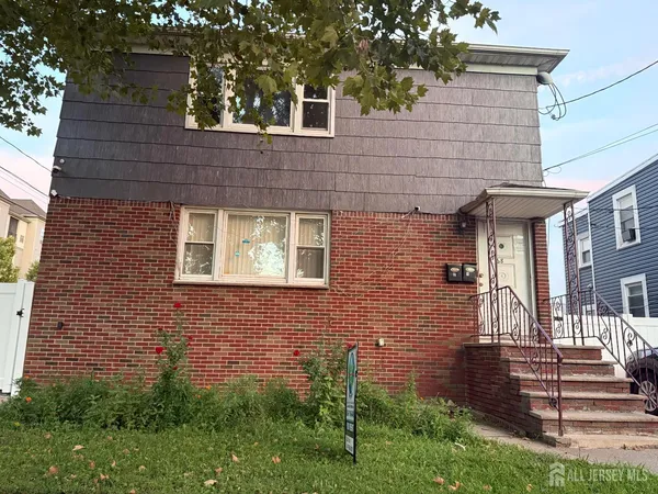 $2,500 | 68 Christopher Street, Unit 2, Carteret, NJ 07008