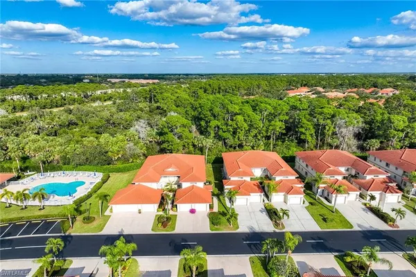 a view of an outdoor space and city view