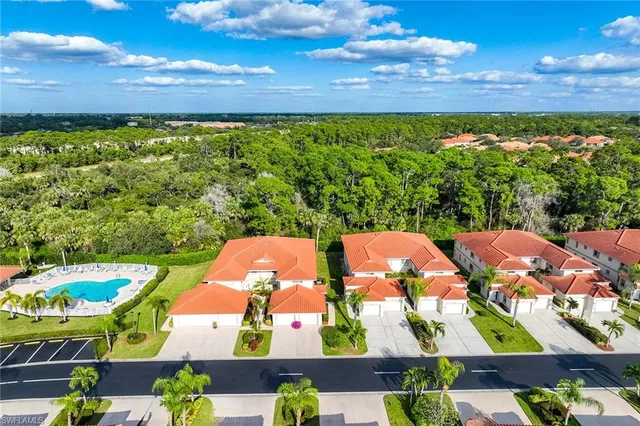 a view of an outdoor space and city view