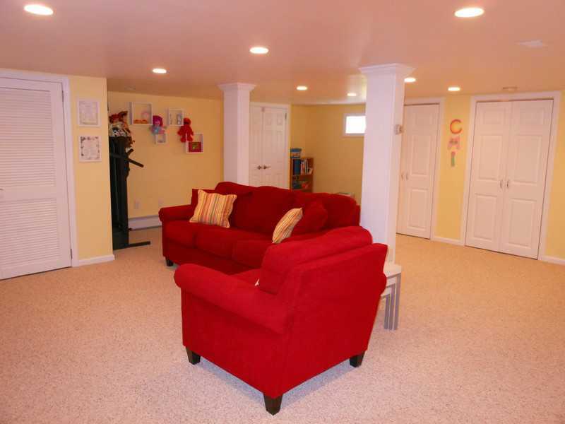 2 Griffith Road Riverside, CT 06878 - Photo 16 of 19 a living room with furniture