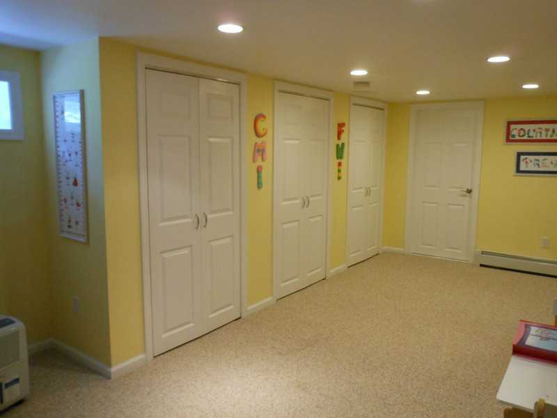 2 Griffith Road Riverside, CT 06878 - Photo 17 of 19 a view of hallway with a room