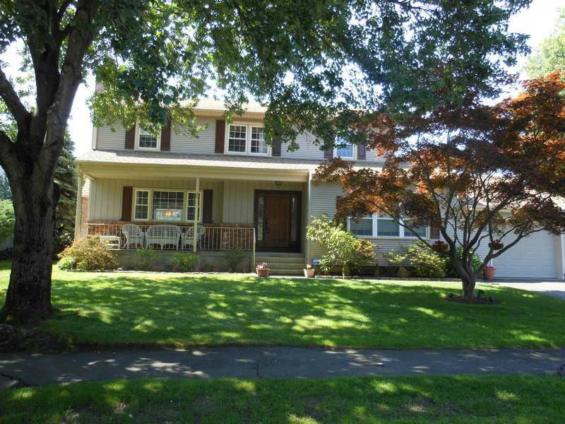 2 Griffith Road Riverside, CT 06878 - Photo 19 of 19 a front view of a house with a garden