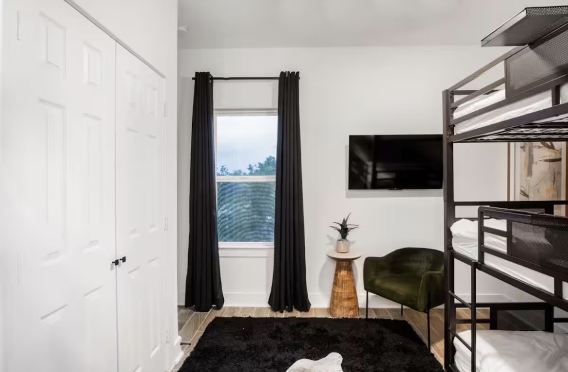 5311 Liberty Road Houston, TX 77026 - Photo 13 of 29 a view of a livingroom with furniture and flat screen tv