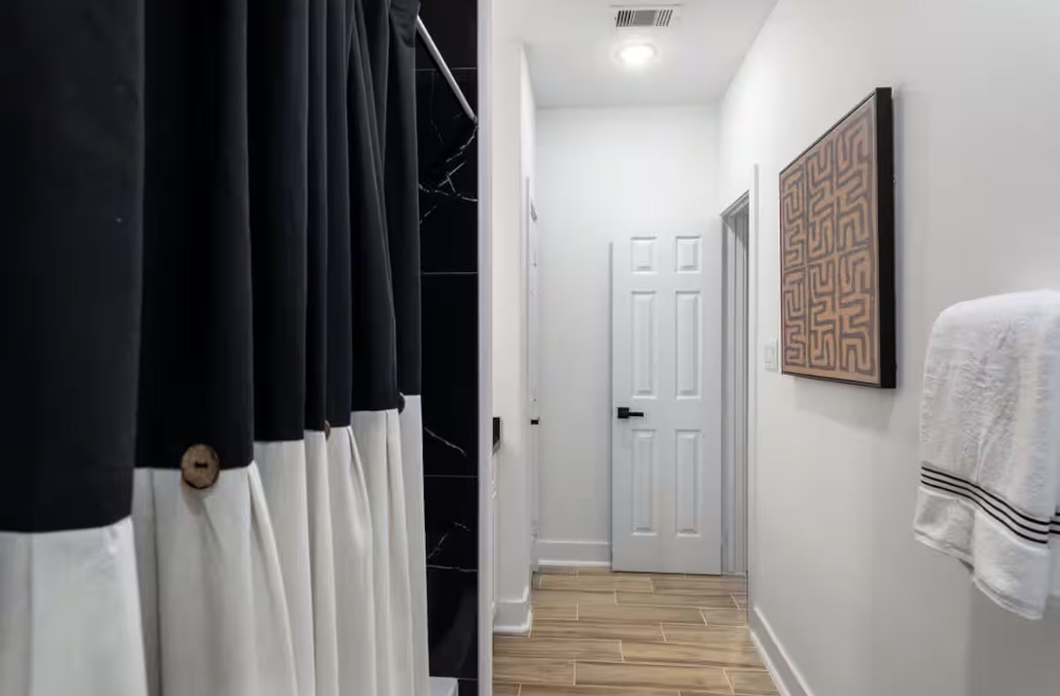 5311 Liberty Road Houston, TX 77026 - Photo 10 of 29 a view of walk in closet