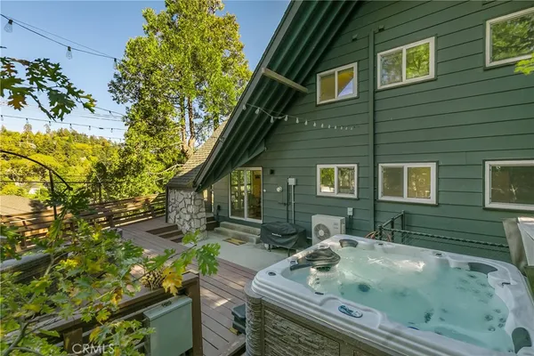 $1,225,000 | 27558 West Shore Road, Lake Arrowhead, CA 92352