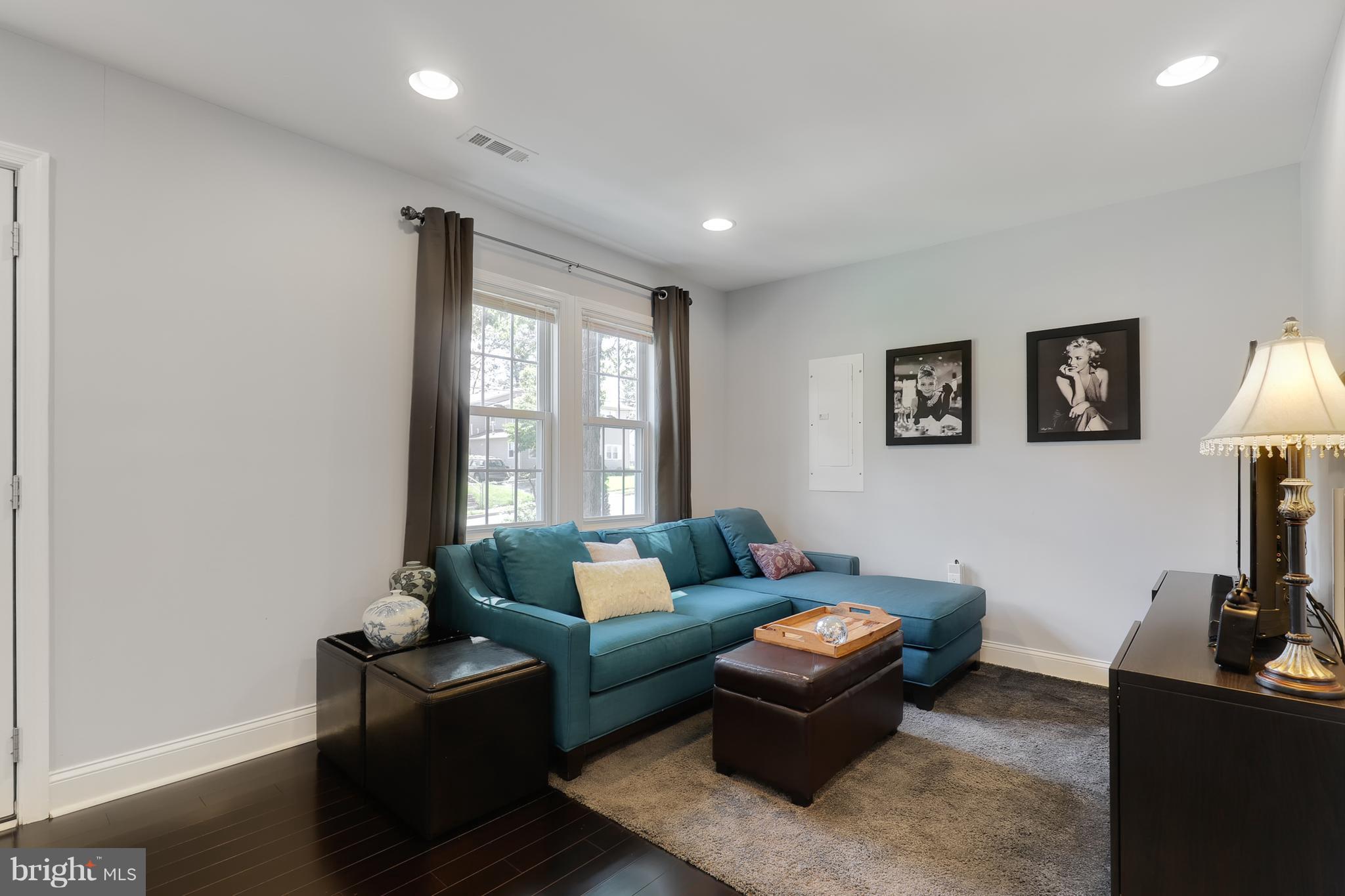 7722 Frederick Road Hyattsville, MD 20784 - Photo 14 of 30 Living Room