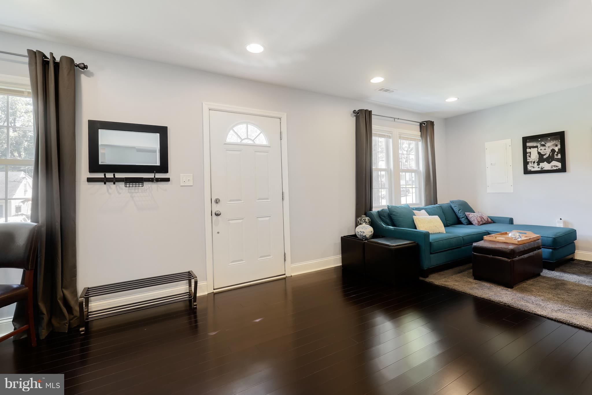 7722 Frederick Road Hyattsville, MD 20784 - Photo 4 of 30 Living Room