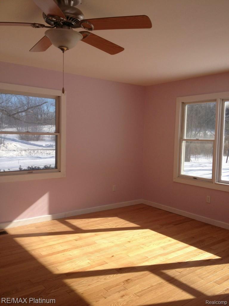 5125 North Burkhart Road Howell, MI 48855 - Photo 19 of 24 Living Room