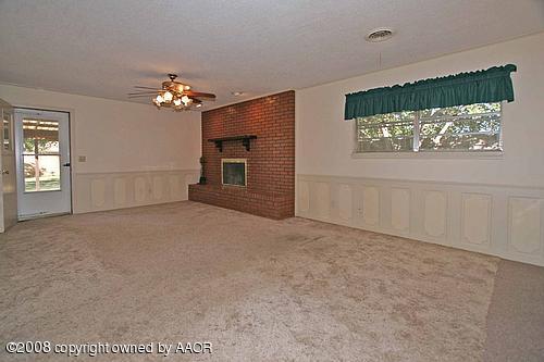 4813 Gary Lane Amarillo, TX 79110 - Photo 2 of 13 Living Room