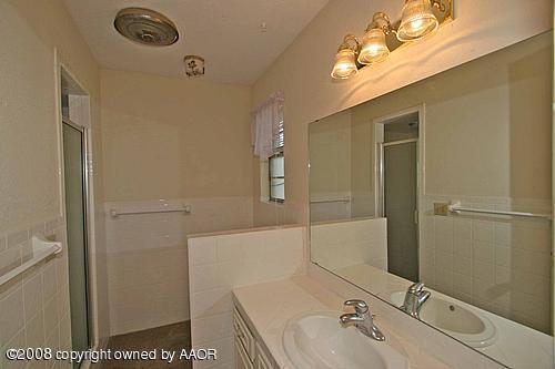 4813 Gary Lane Amarillo, TX 79110 - Photo 7 of 13 Master Bathroom