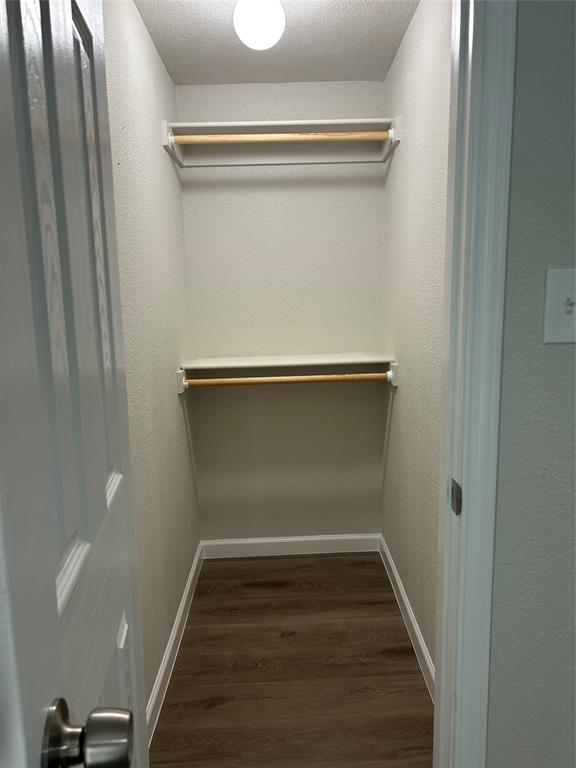 407 North Justin Avenue, Unit D Dallas, TX 75211 - Photo 5 of 15 a view of an empty room