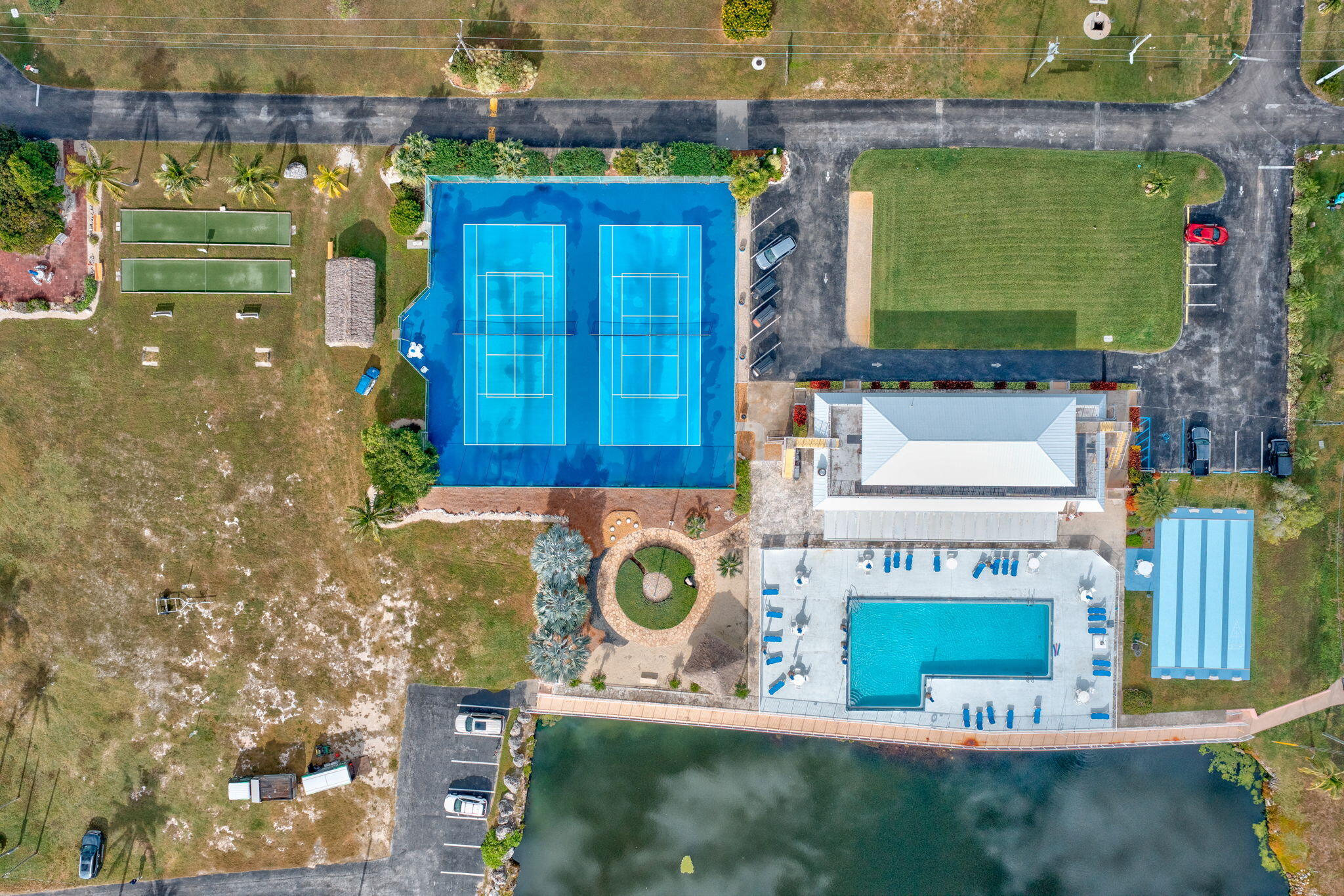 902 South Ruby Drive Key Largo, FL 33037 - Photo 20 of 44 a bathroom with a sink and a mirror