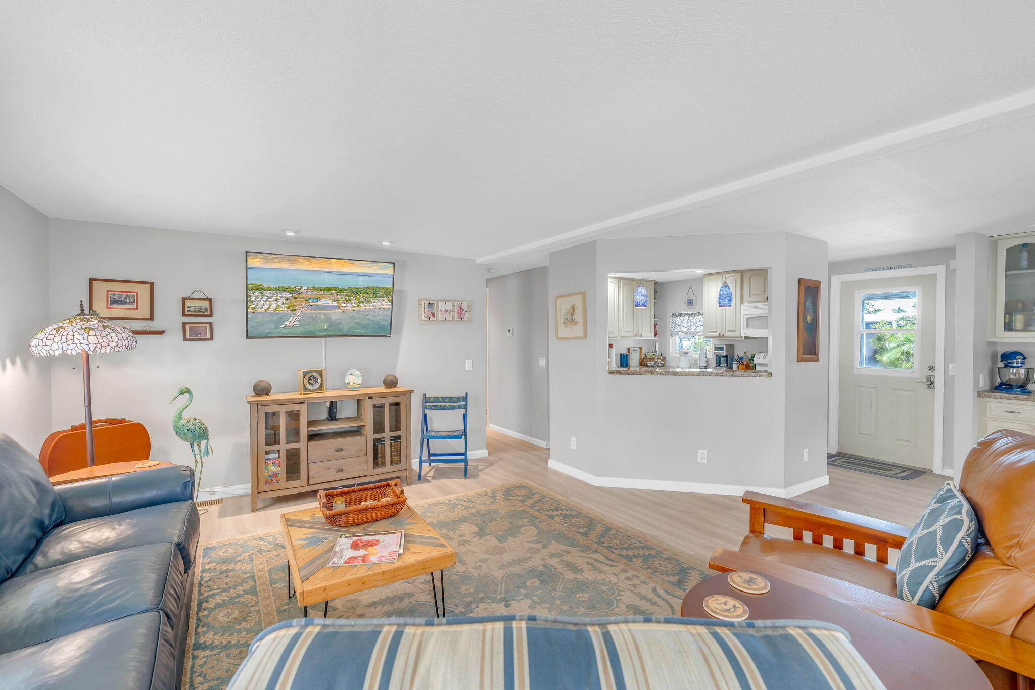 902 South Ruby Drive Key Largo, FL 33037 - Photo 31 of 44 Spacious living room