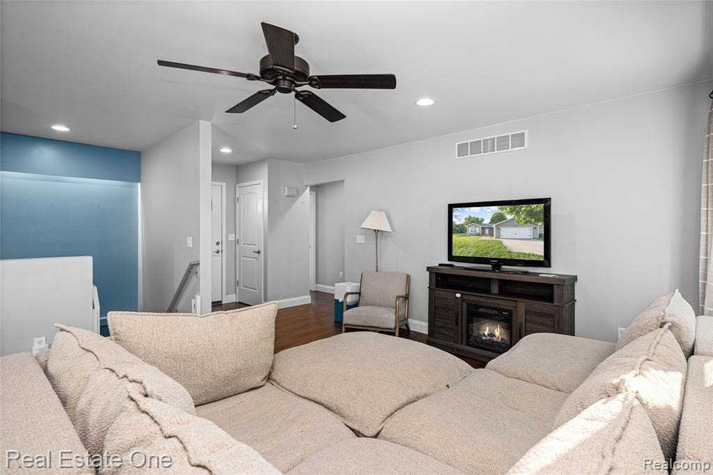 2479 Gibson Road Grand Blanc, MI 48439 - Photo 15 of 55