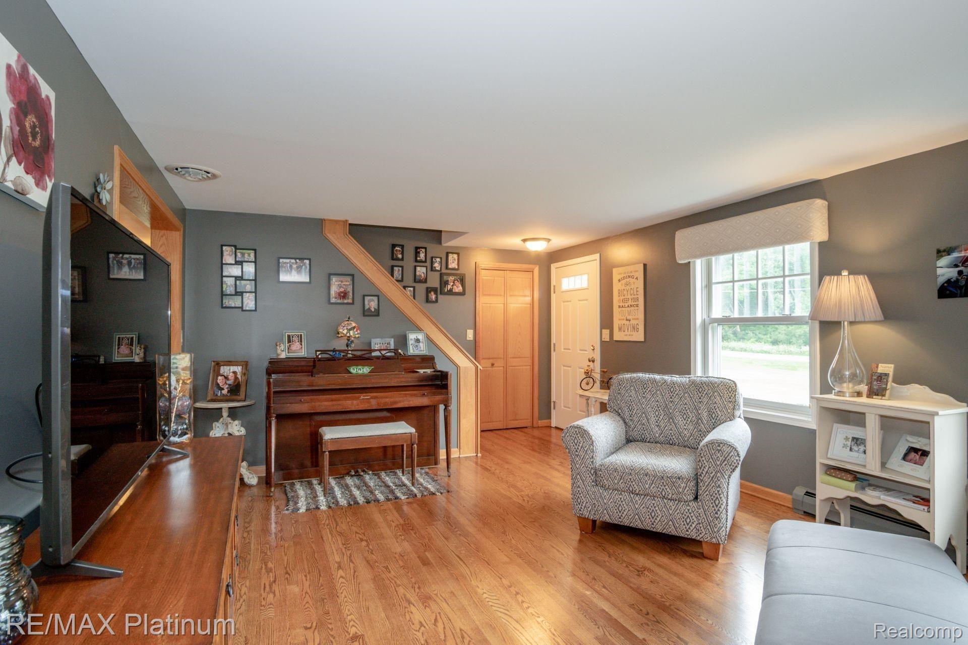 9433 Chambers Road Pinckney, MI 48169 - Photo 6 of 31 6.jpg