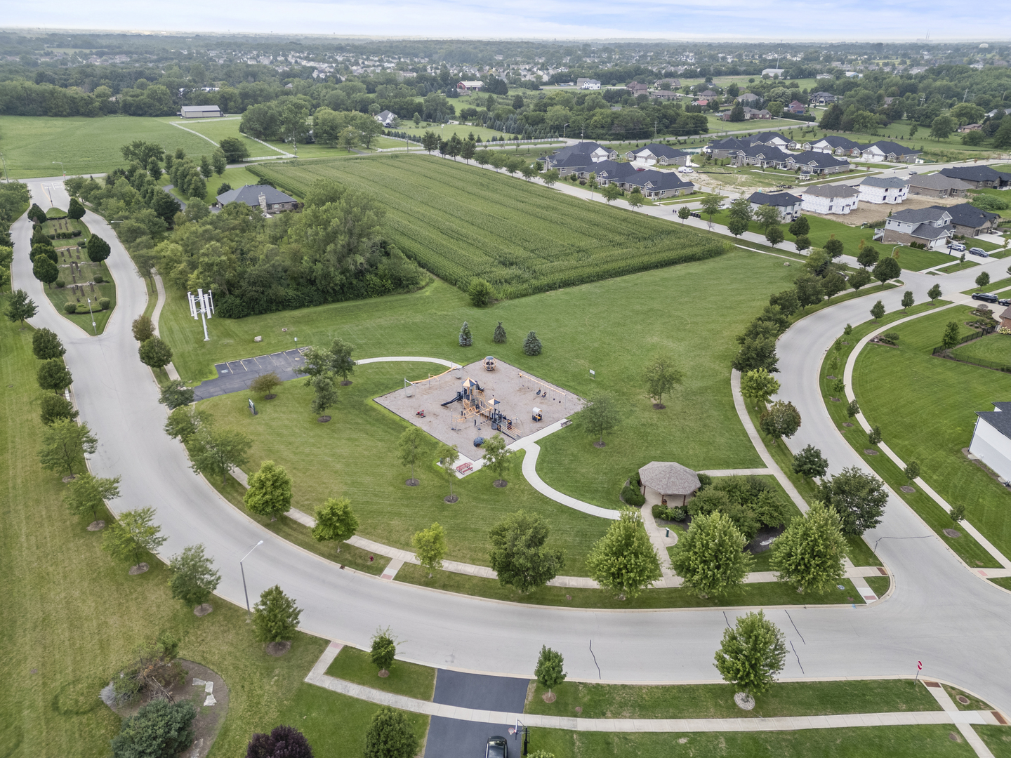 15711 Mueller Way Lockport, IL 60441 - Photo 33 of 37 an aerial view of a golf course with outdoor space