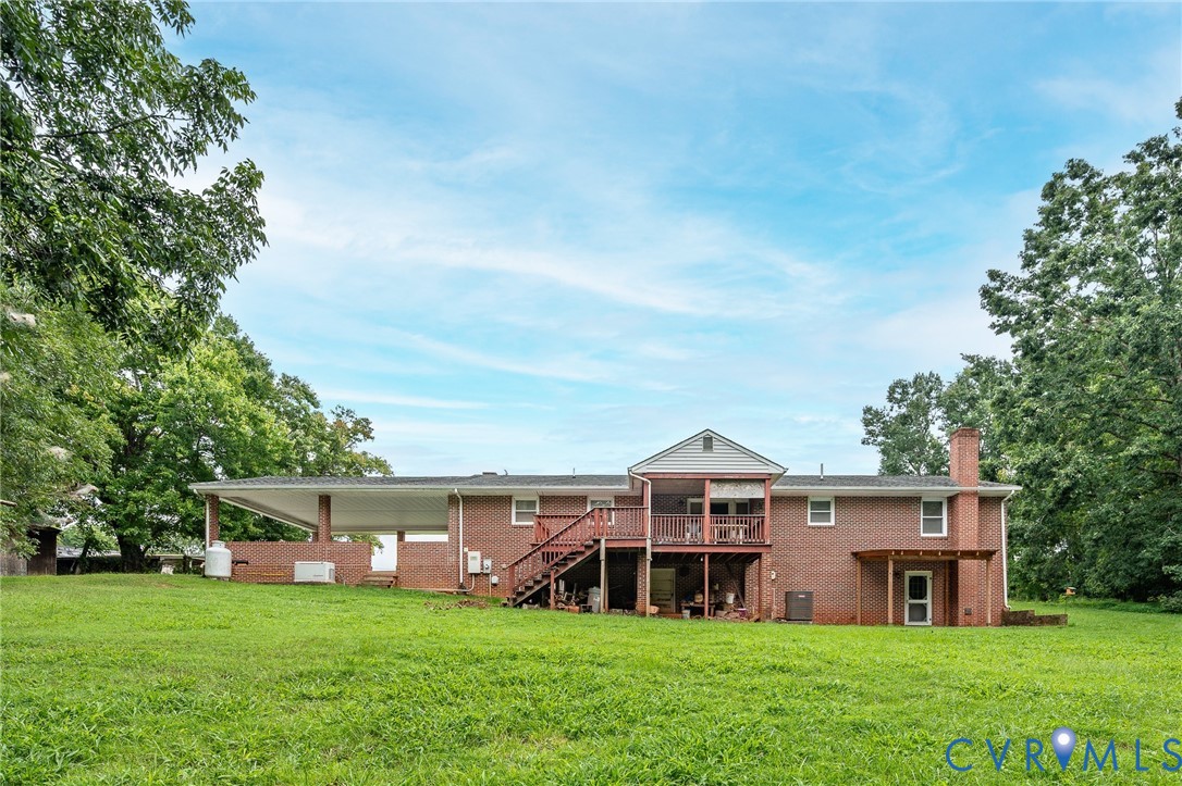 3612 Back Hampden Sydney Road Farmville, VA 23901 - Photo 4 of 17 Expansive green lawn surrounding a brick exterior