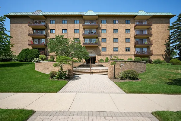 $274,500 | 40 South Main Street, Unit 4A, Glen Ellyn, IL 60137