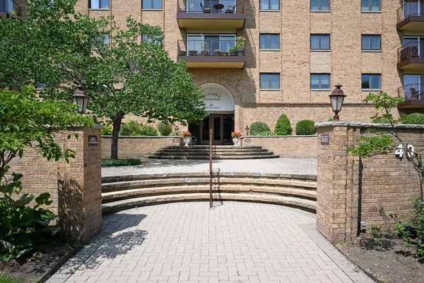 $274,500 | 40 South Main Street, Unit 4A, Glen Ellyn, IL 60137