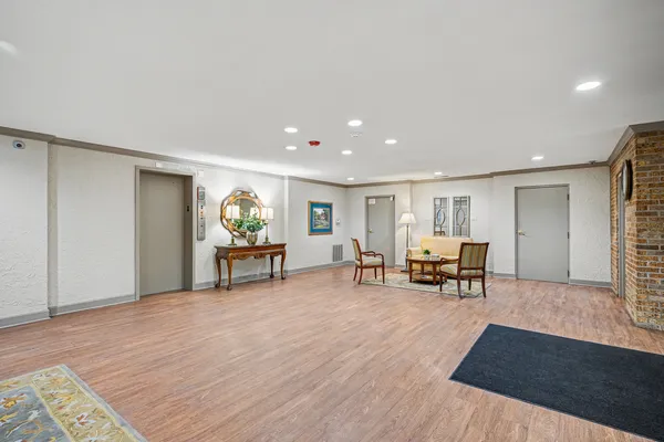$274,500 | 40 South Main Street, Unit 4A, Glen Ellyn, IL 60137
