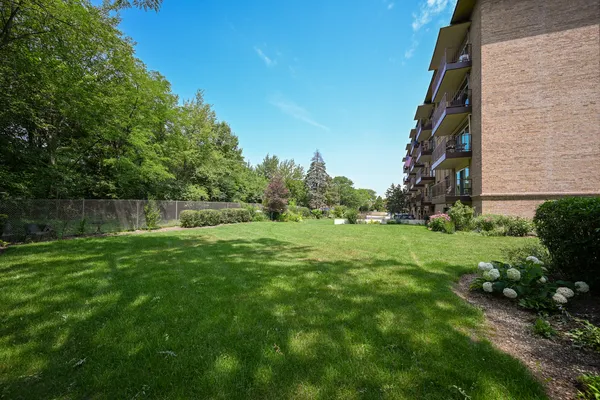 $274,500 | 40 South Main Street, Unit 4A, Glen Ellyn, IL 60137