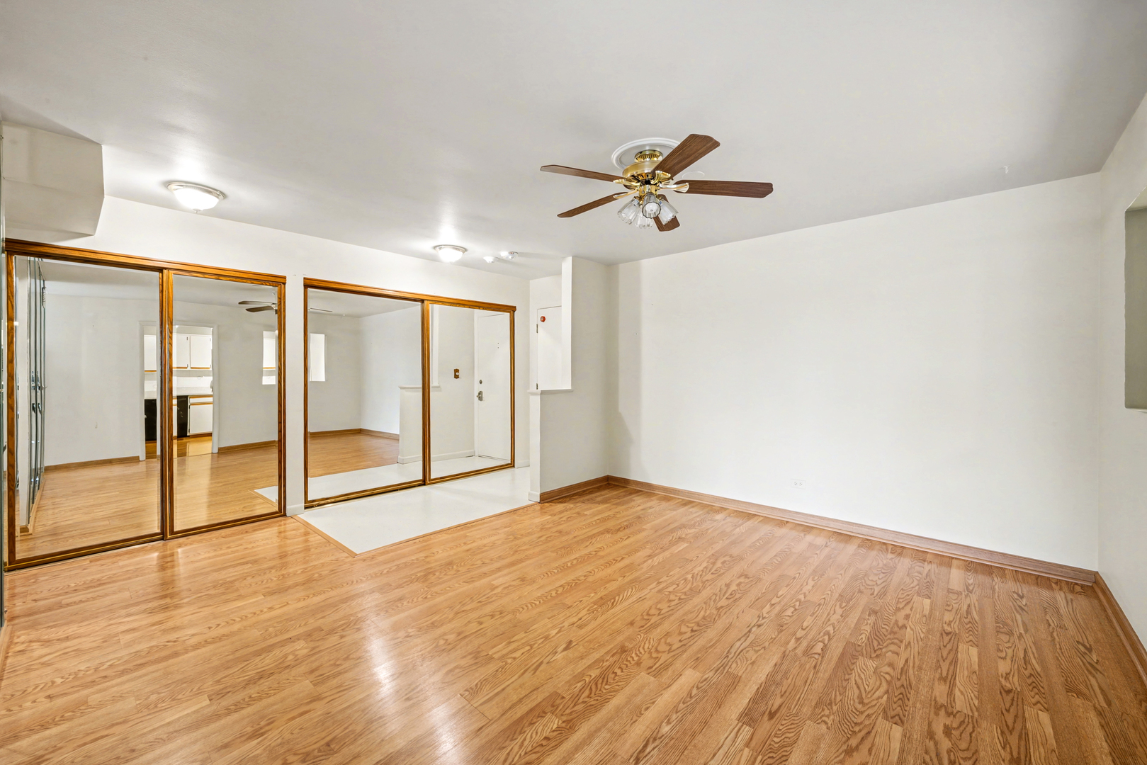 40 South Main Street, Unit 4A Glen Ellyn, IL 60137 - Photo 3 of 25 a view of an empty room