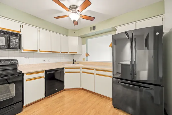 $274,500 | 40 South Main Street, Unit 4A, Glen Ellyn, IL 60137