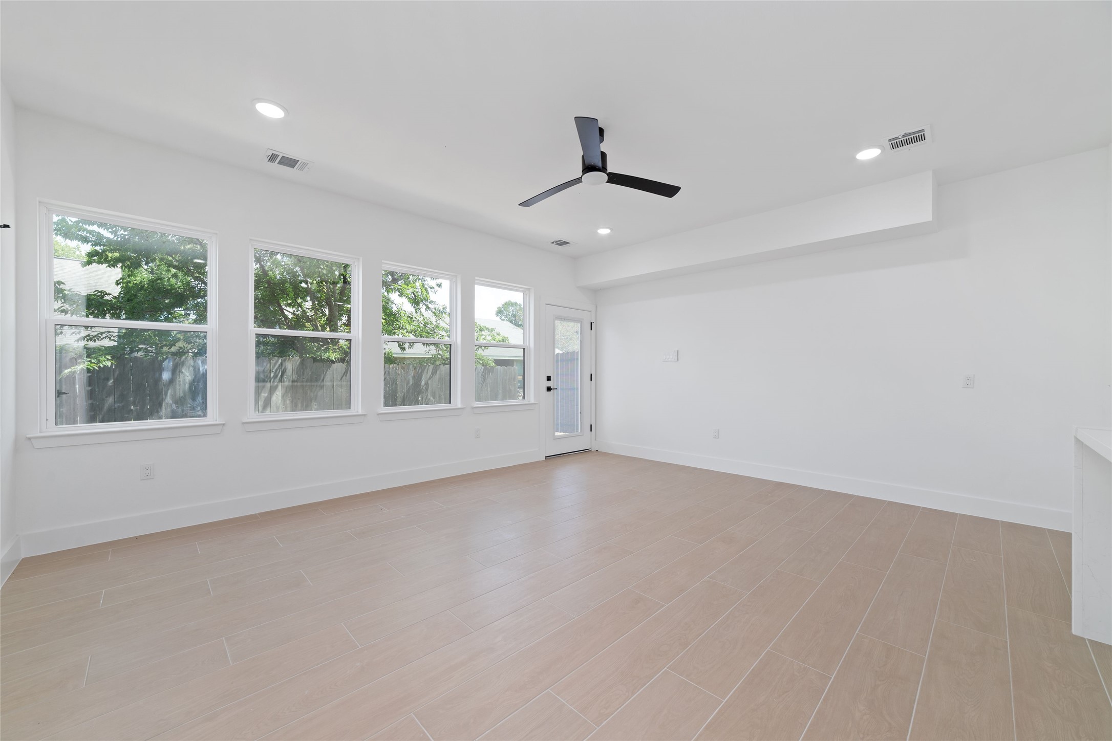1811 North Spring Drive, Unit 7 Houston, TX 77373 - Photo 9 of 25 Gallery Image 9