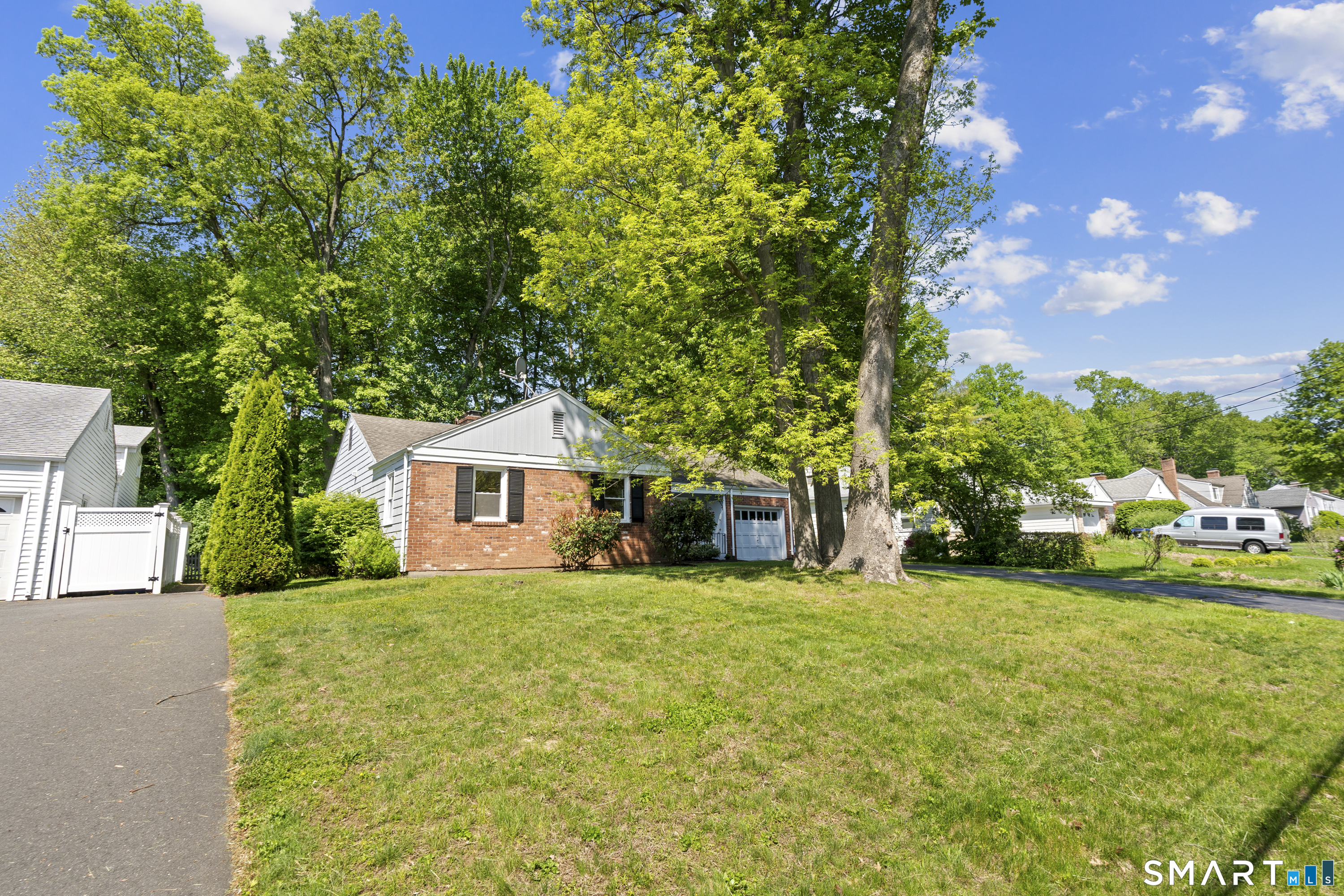 25 Miamis Road West Hartford, CT 06117 - Photo 4 of 38