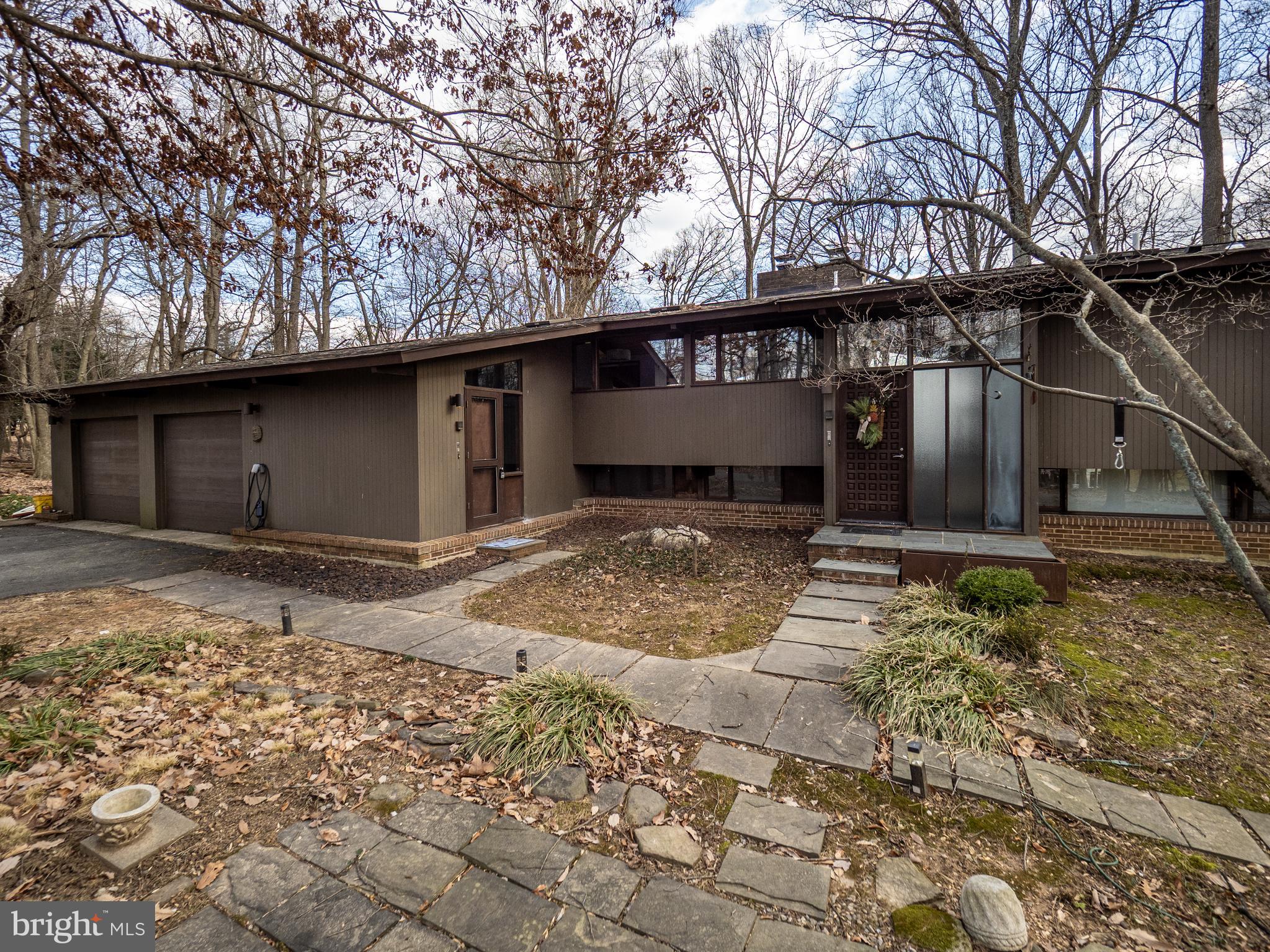 14805 Mockingbird Drive Darnestown, MD 20874 - Photo 3 of 35 a front view of a house with a yard