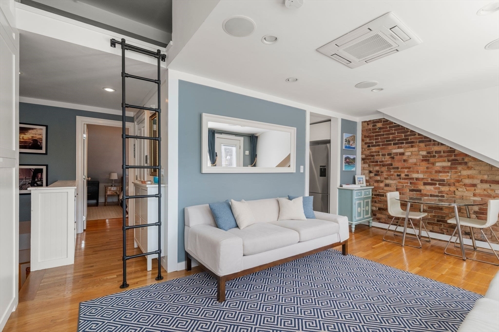 290 Shawmut Avenue, Unit 4 Boston, MA 02118 - Photo 5 of 28 a living room with furniture and a rug